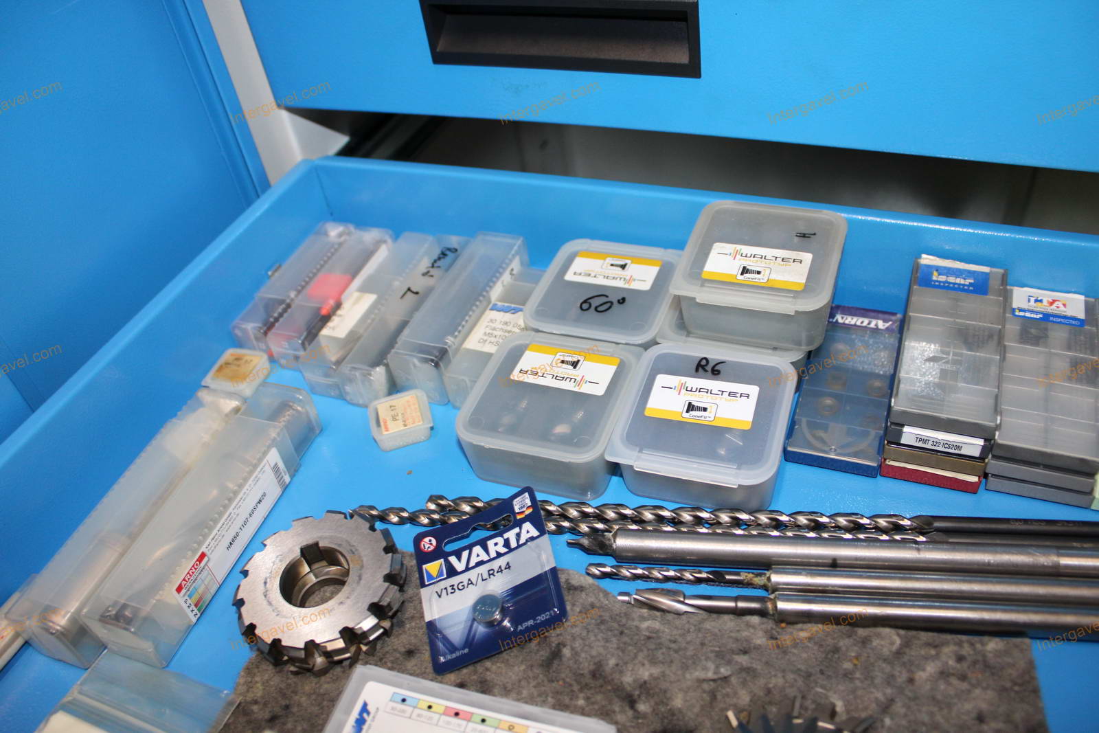 Szerszámos szekrény és szerszámok 16