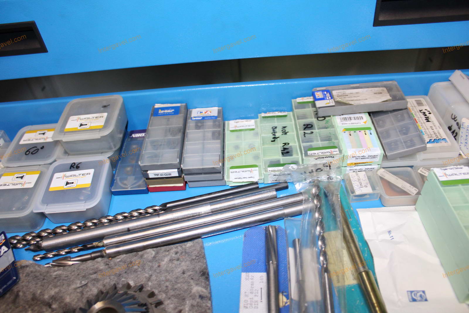 Szerszámos szekrény és szerszámok 17