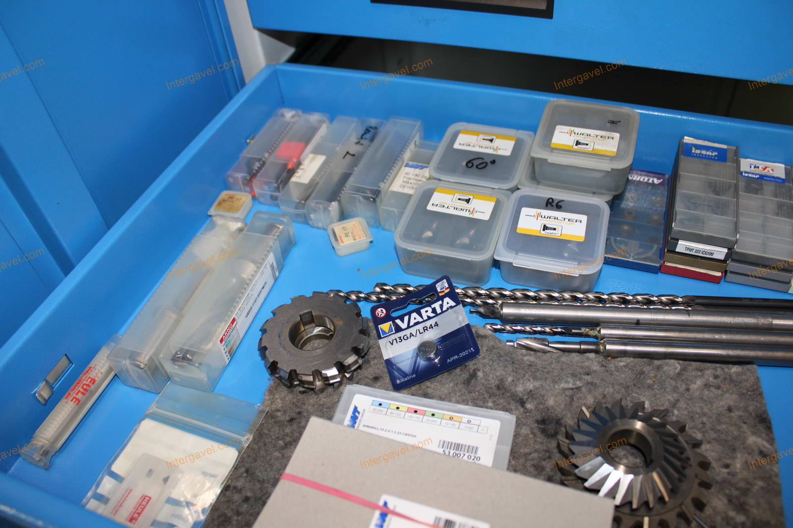 Szerszámos szekrény és szerszámok 19