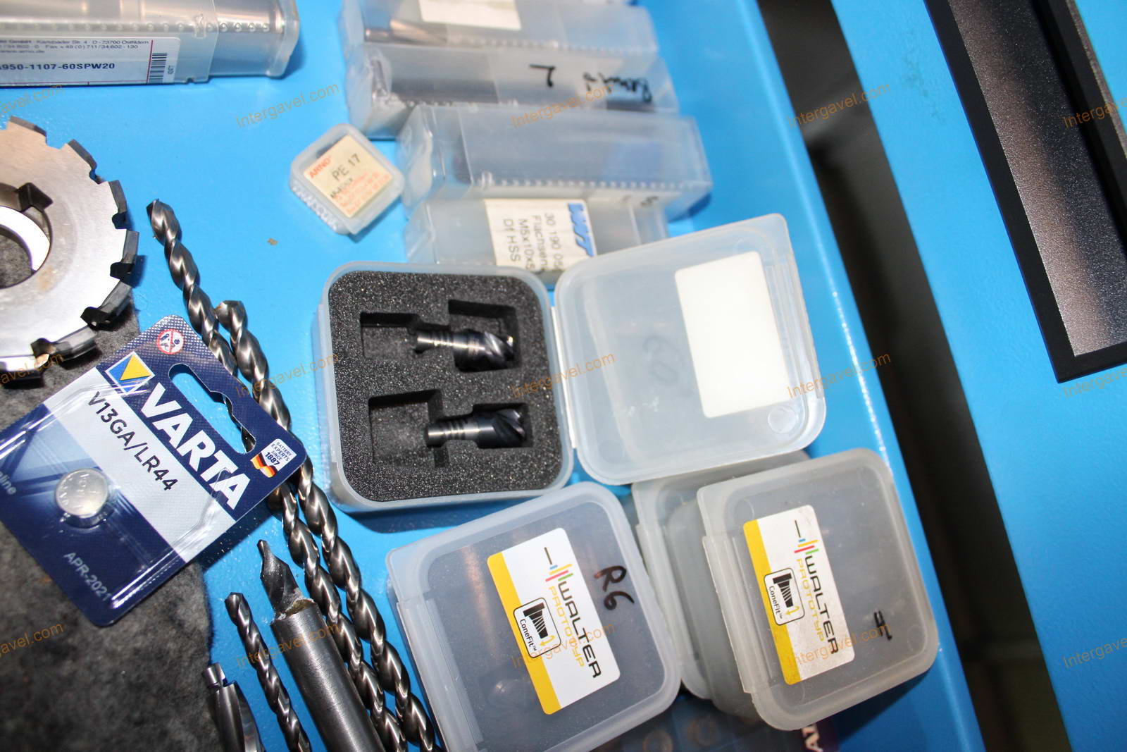 Szerszámos szekrény és szerszámok 20