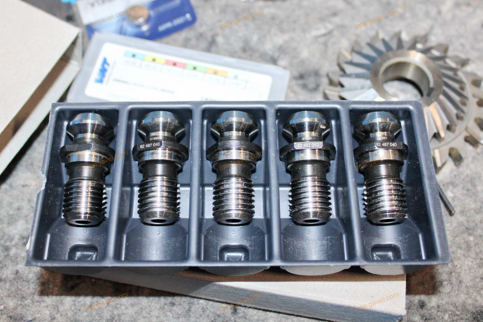 Szerszámos szekrény és szerszámok 31