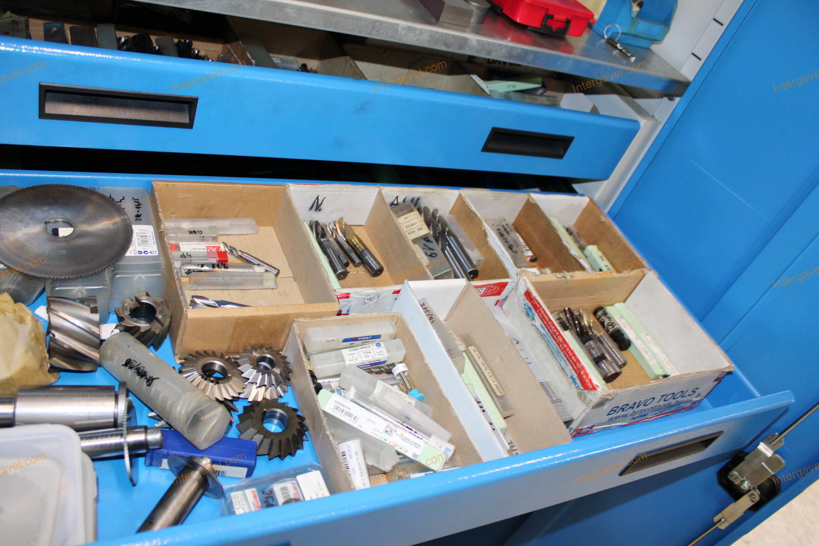 Szerszámos szekrény és szerszámok 34