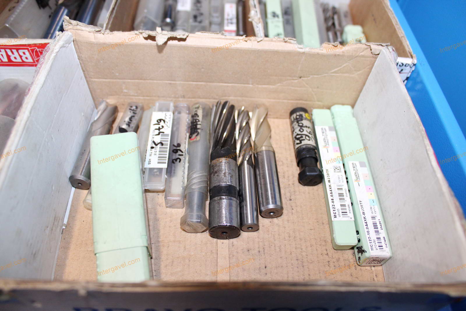 Szerszámos szekrény és szerszámok 38