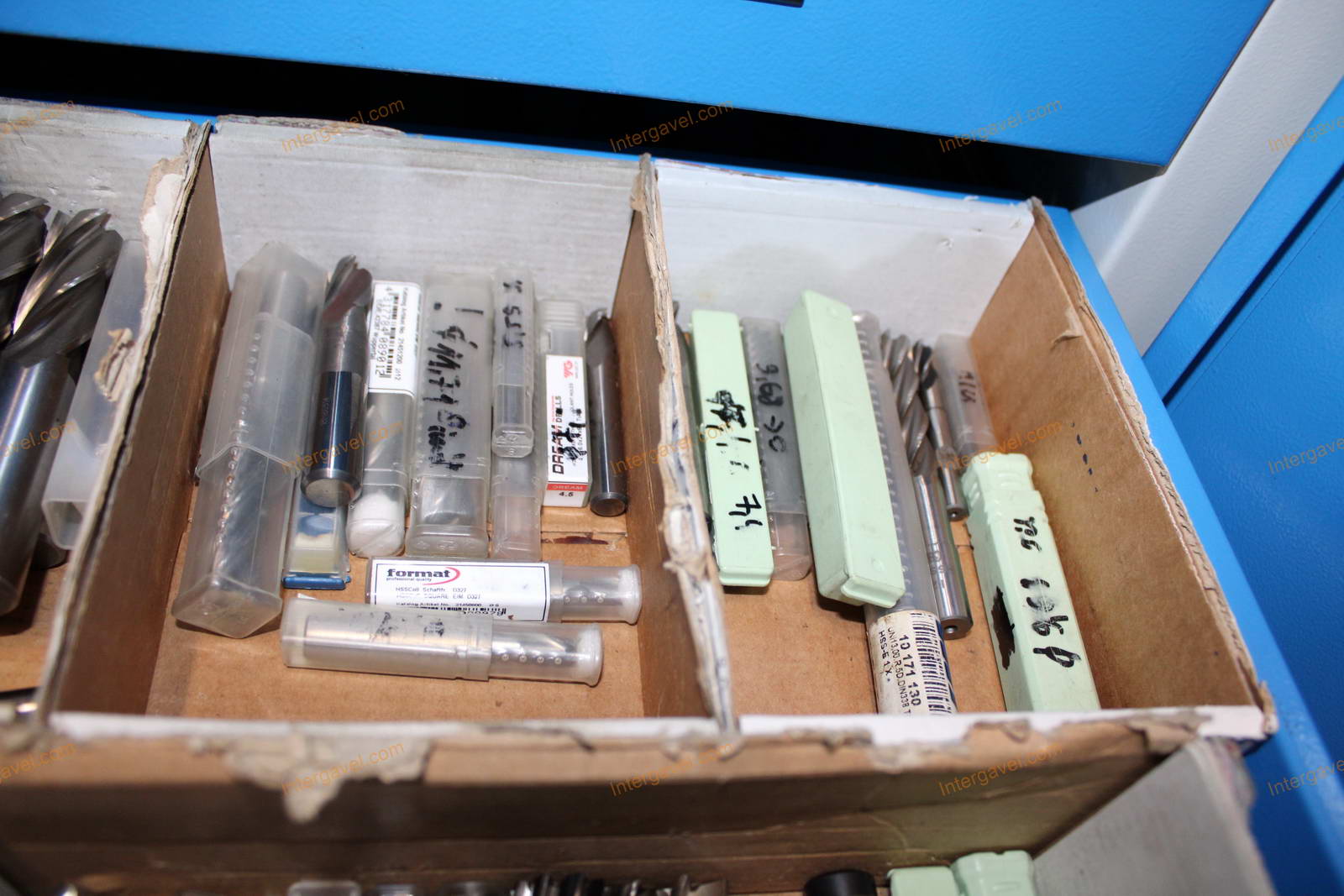 Szerszámos szekrény és szerszámok 39