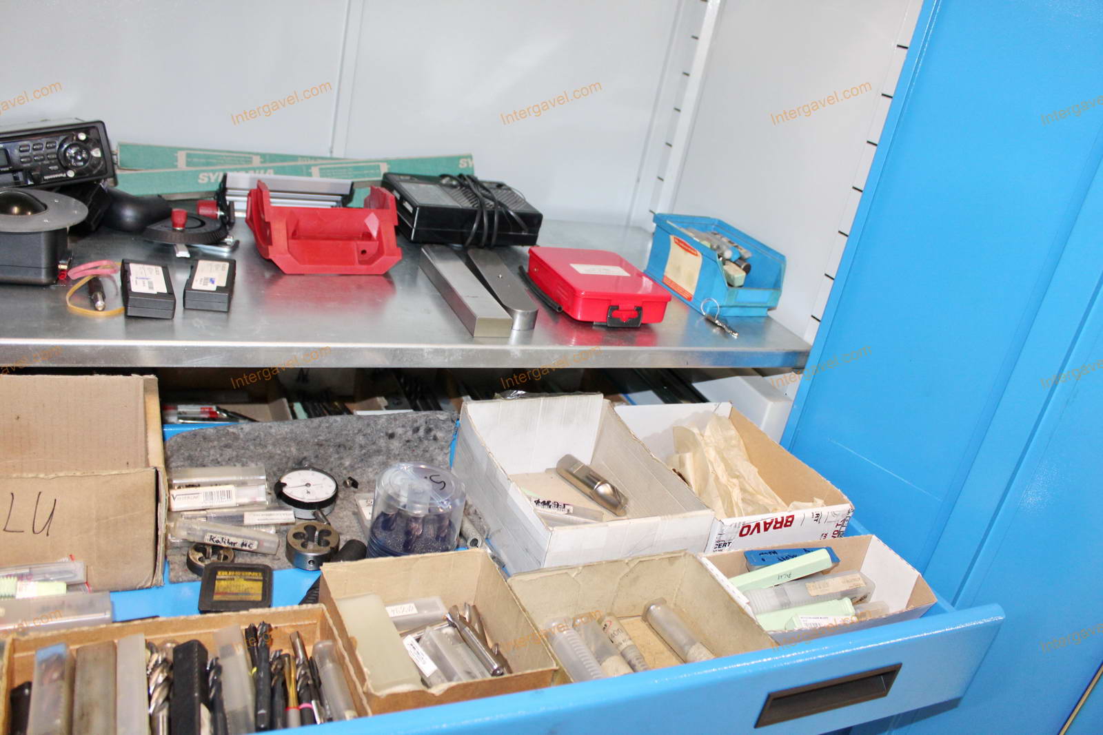 Szerszámos szekrény és szerszámok 45