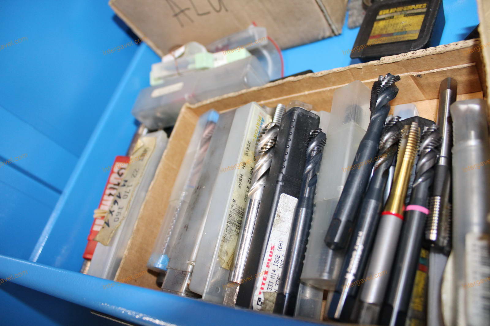 Szerszámos szekrény és szerszámok 51