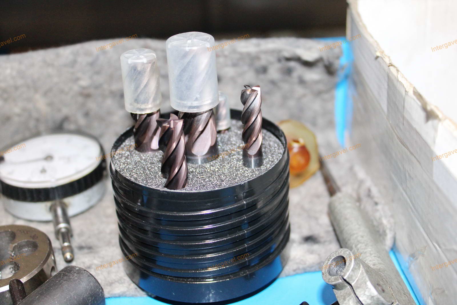 Szerszámos szekrény és szerszámok 53