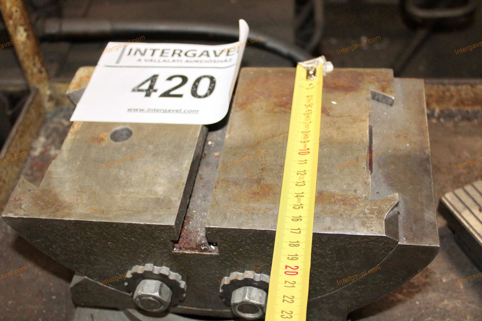 Billenthető asztal 3