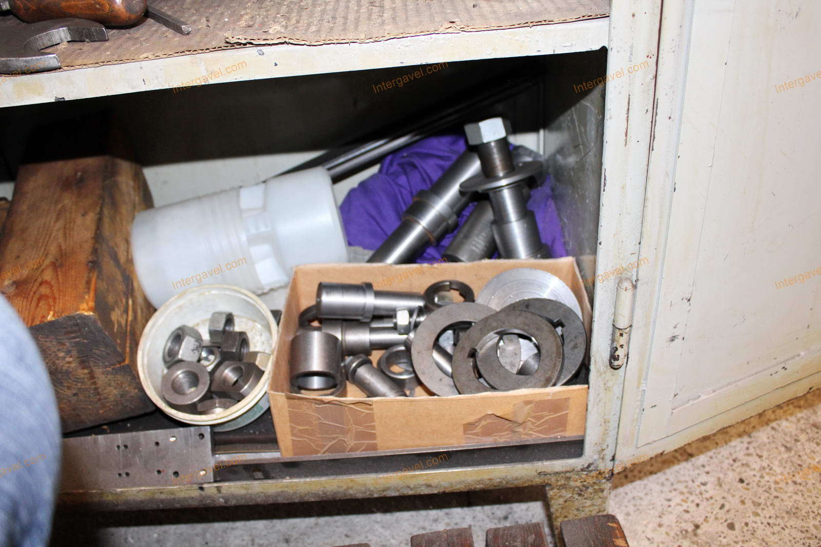 Vegyes szerszámok és szerszámos szekrények 11