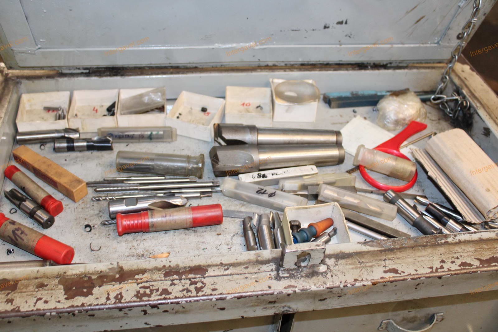 Vegyes szerszámok és szerszámos szekrények 16