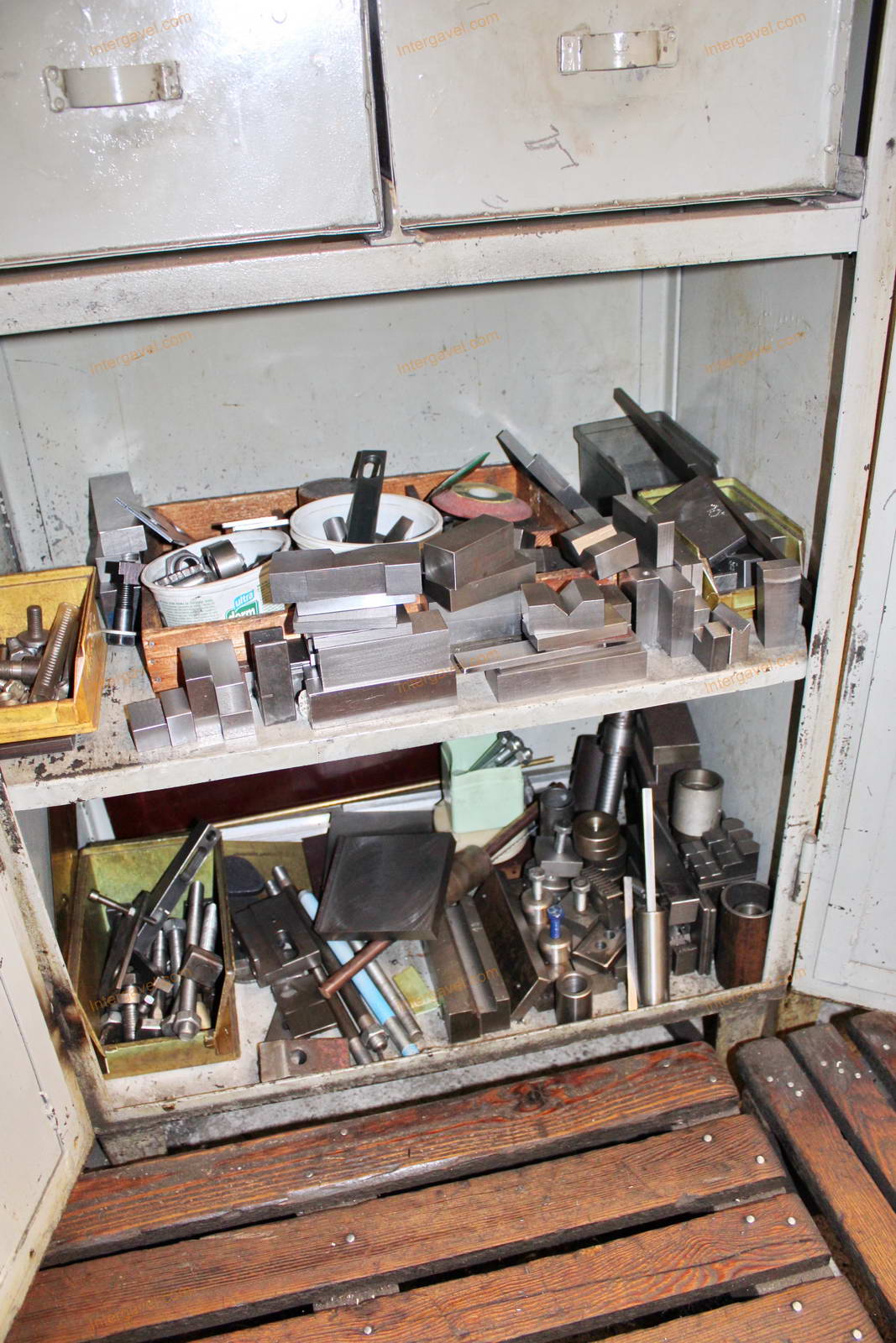 Vegyes szerszámok és szerszámos szekrények 18