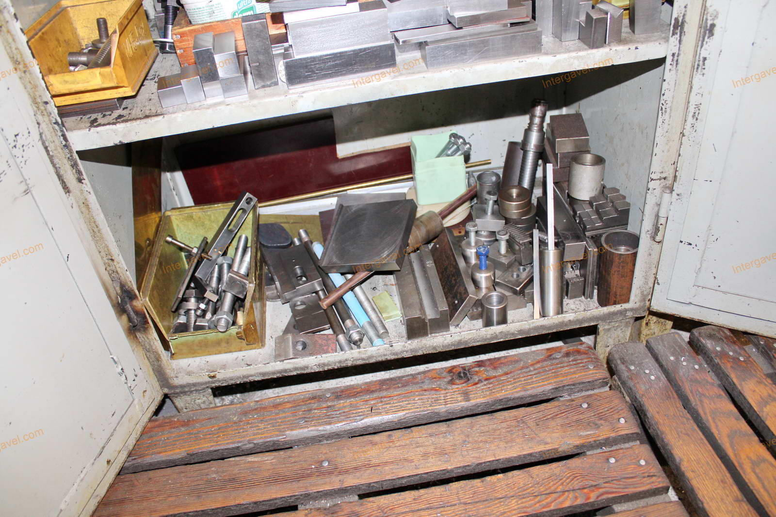 Vegyes szerszámok és szerszámos szekrények 19