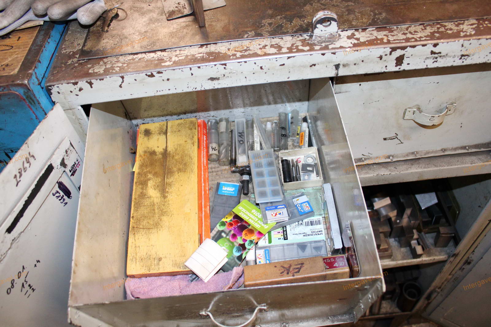 Vegyes szerszámok és szerszámos szekrények 21