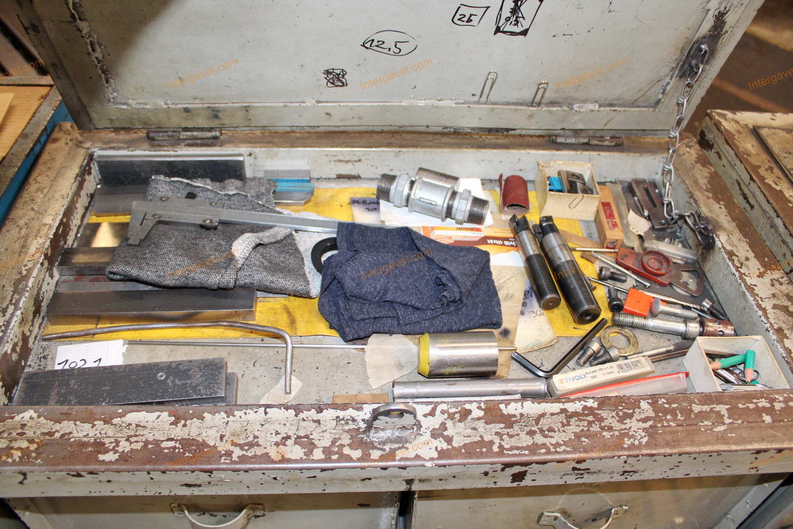 Vegyes szerszámok és szerszámos szekrények 23