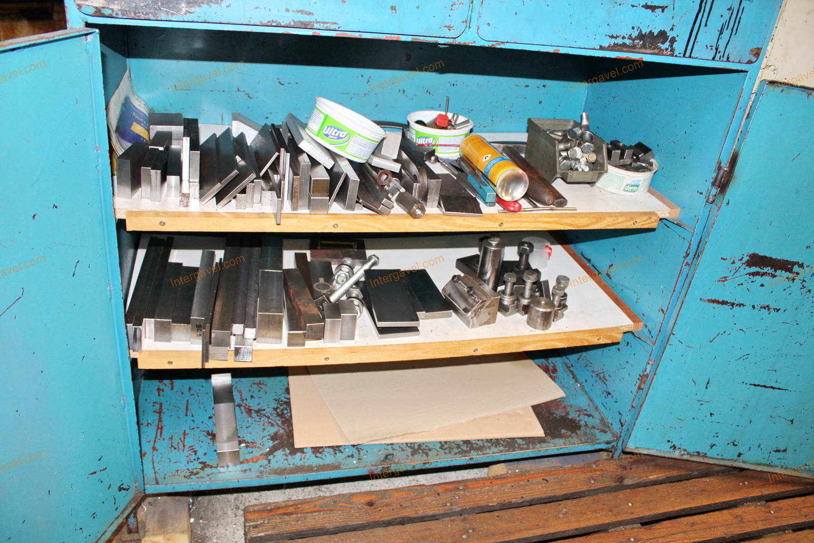 Vegyes szerszámok és szerszámos szekrények 25