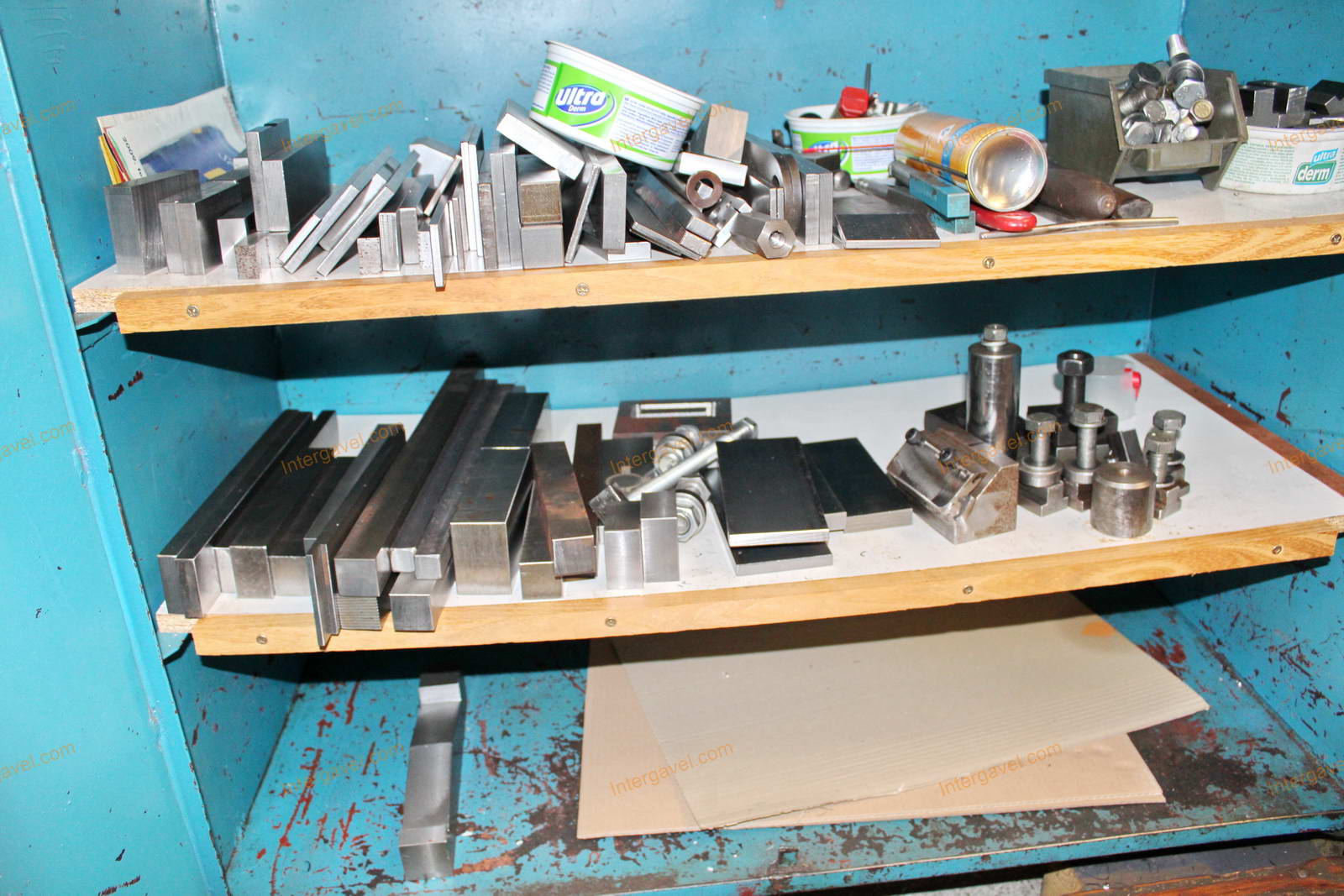 Vegyes szerszámok és szerszámos szekrények 26