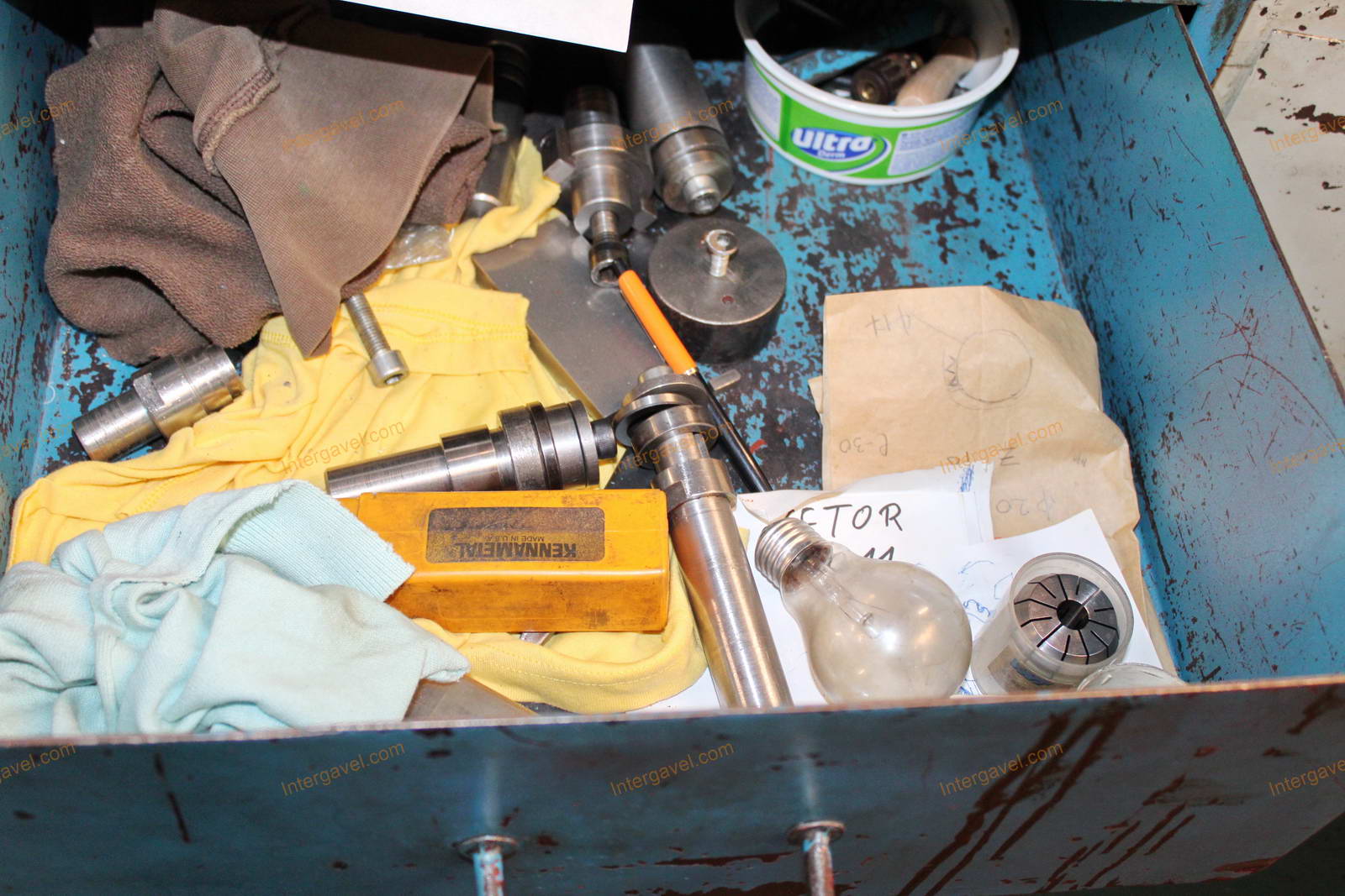 Vegyes szerszámok és szerszámos szekrények 29