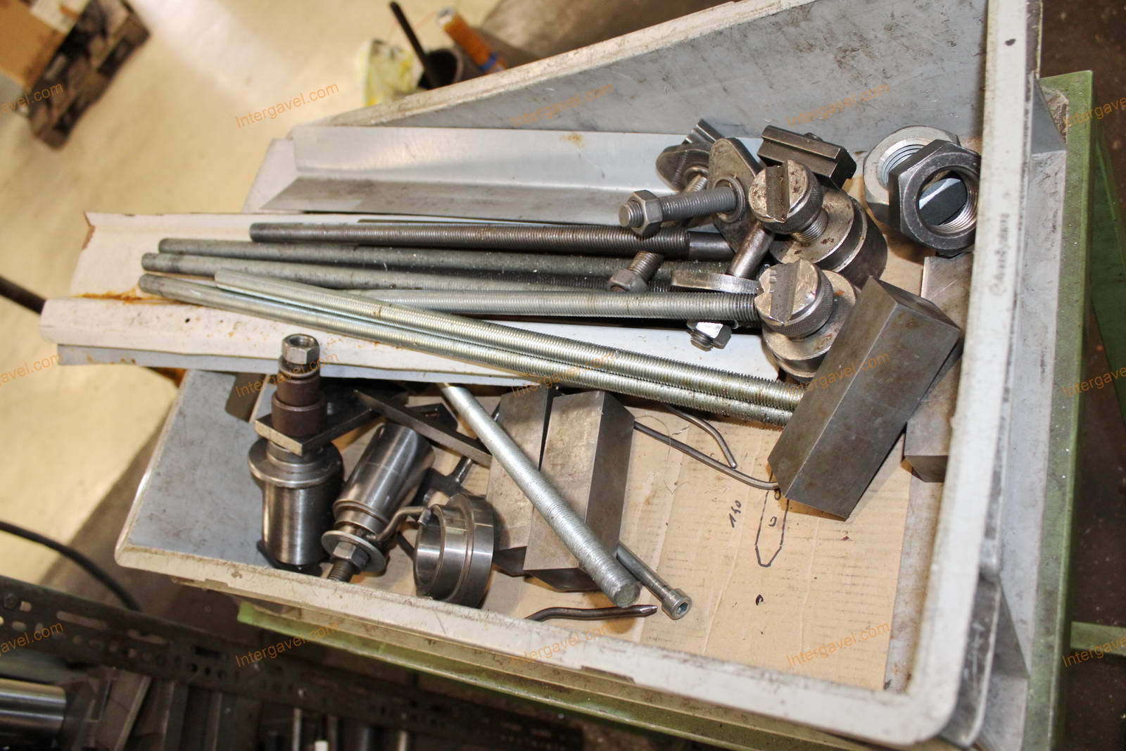 Vegyes szerszámok és szerszámos szekrények 34