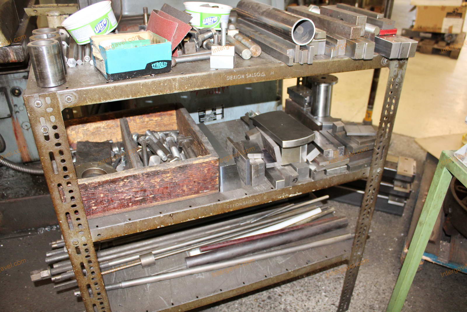 Vegyes szerszámok és szerszámos szekrények 37