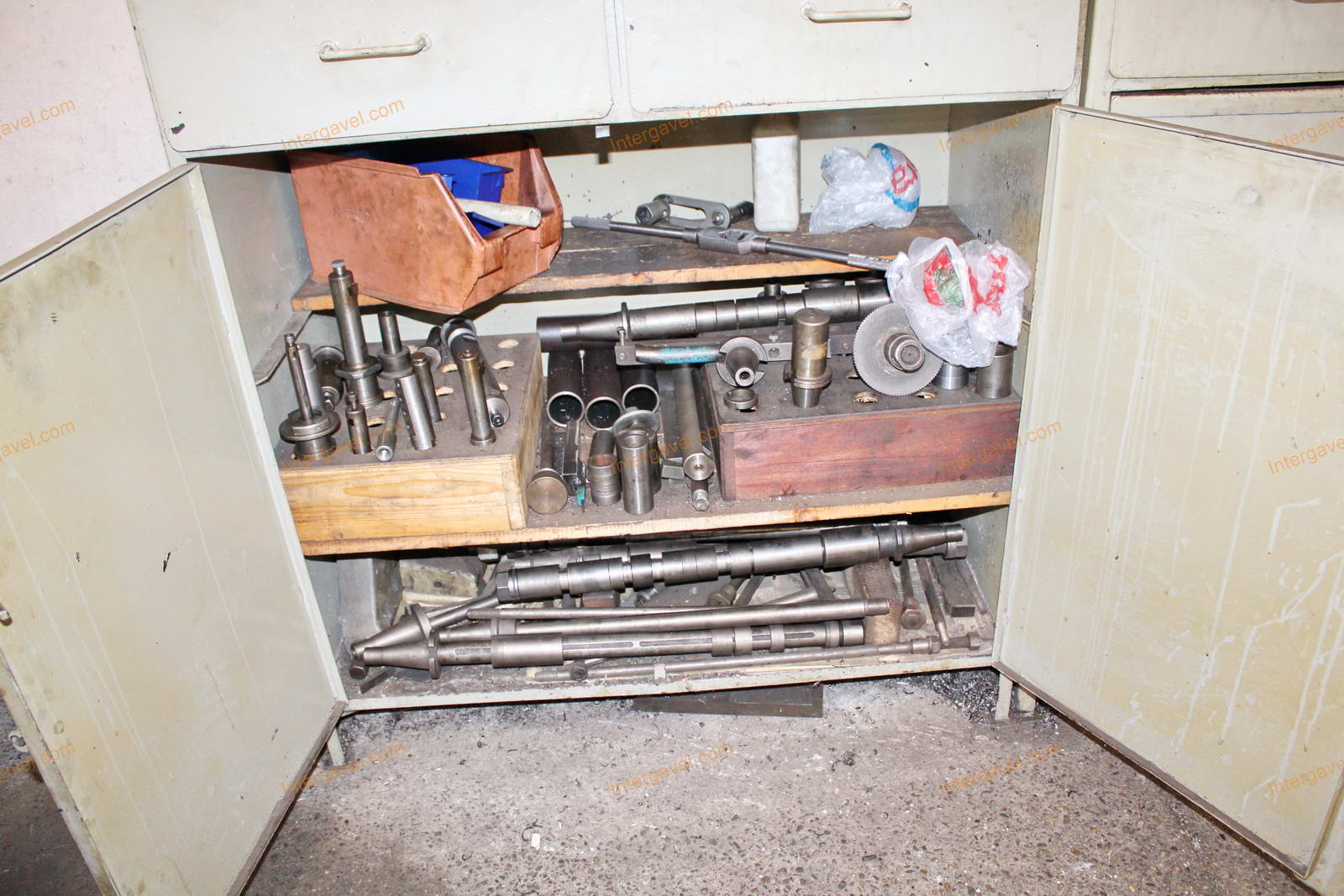 Vegyes szerszámok és szerszámos szekrények 8