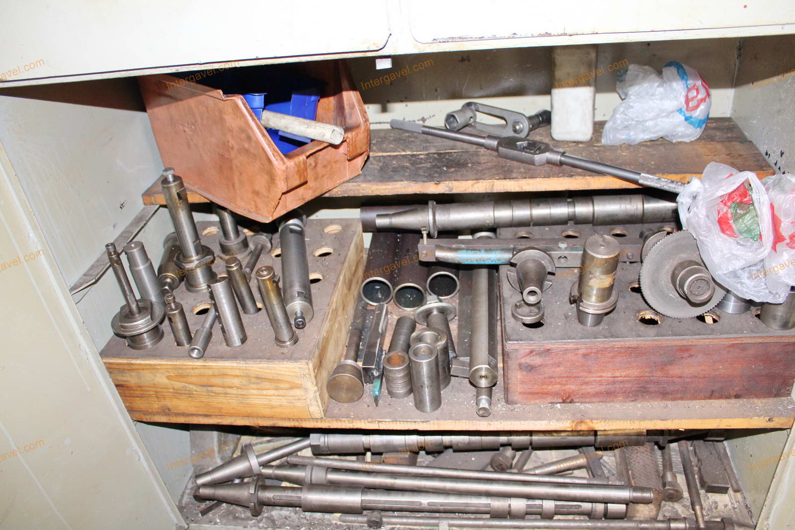 Vegyes szerszámok és szerszámos szekrények 9