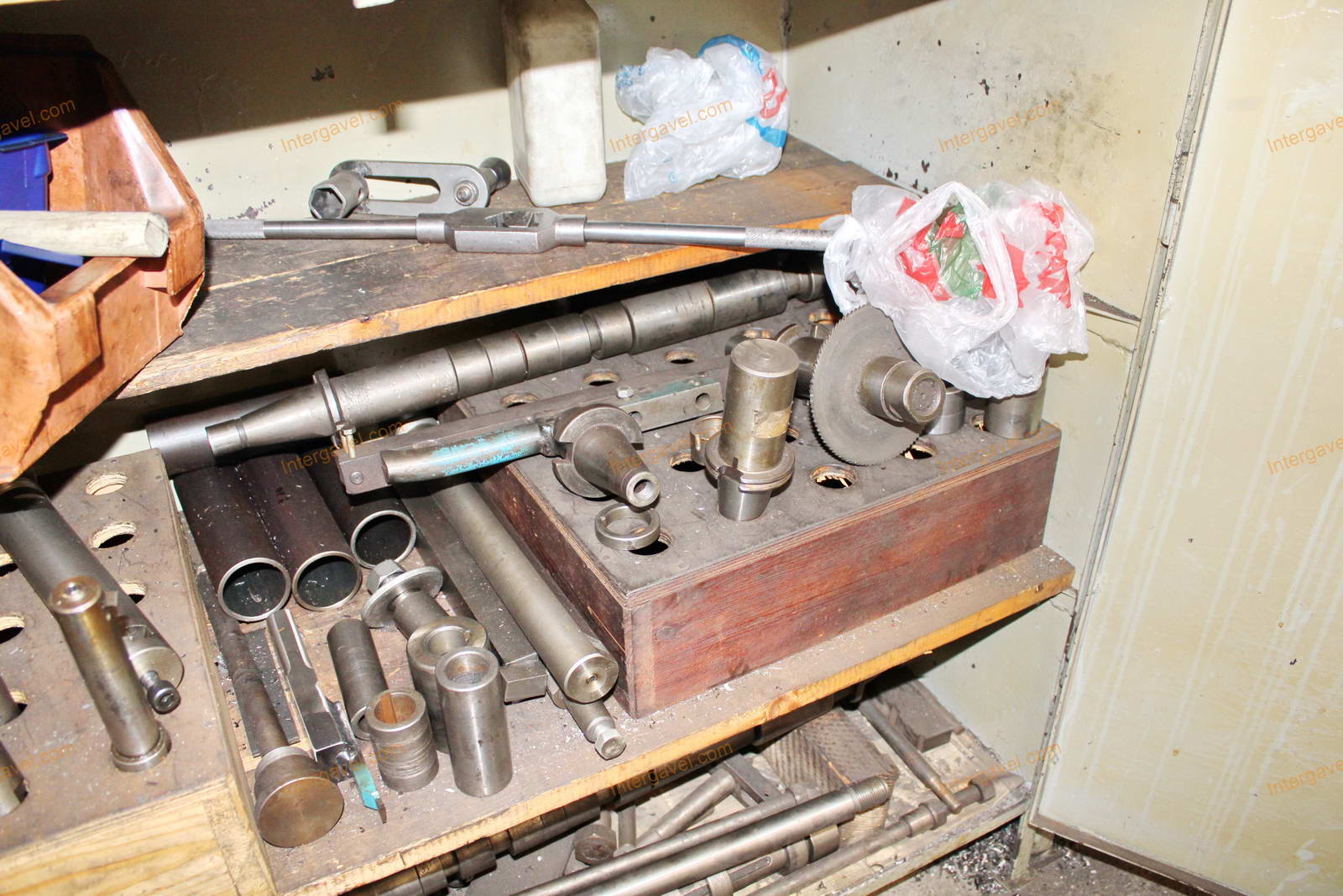 Vegyes szerszámok és szerszámos szekrények 10