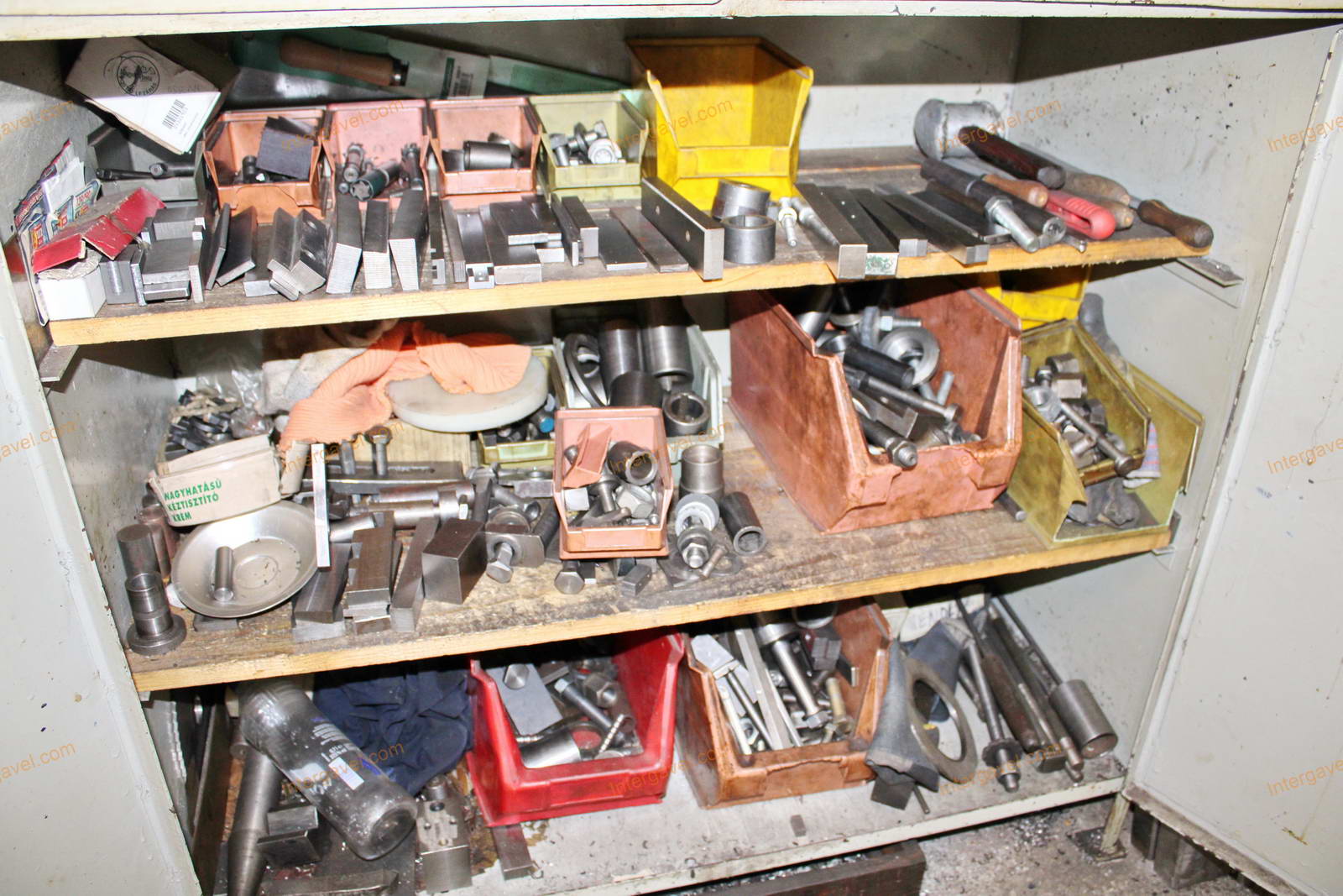 Vegyes szerszámok és szerszámos szekrények 15