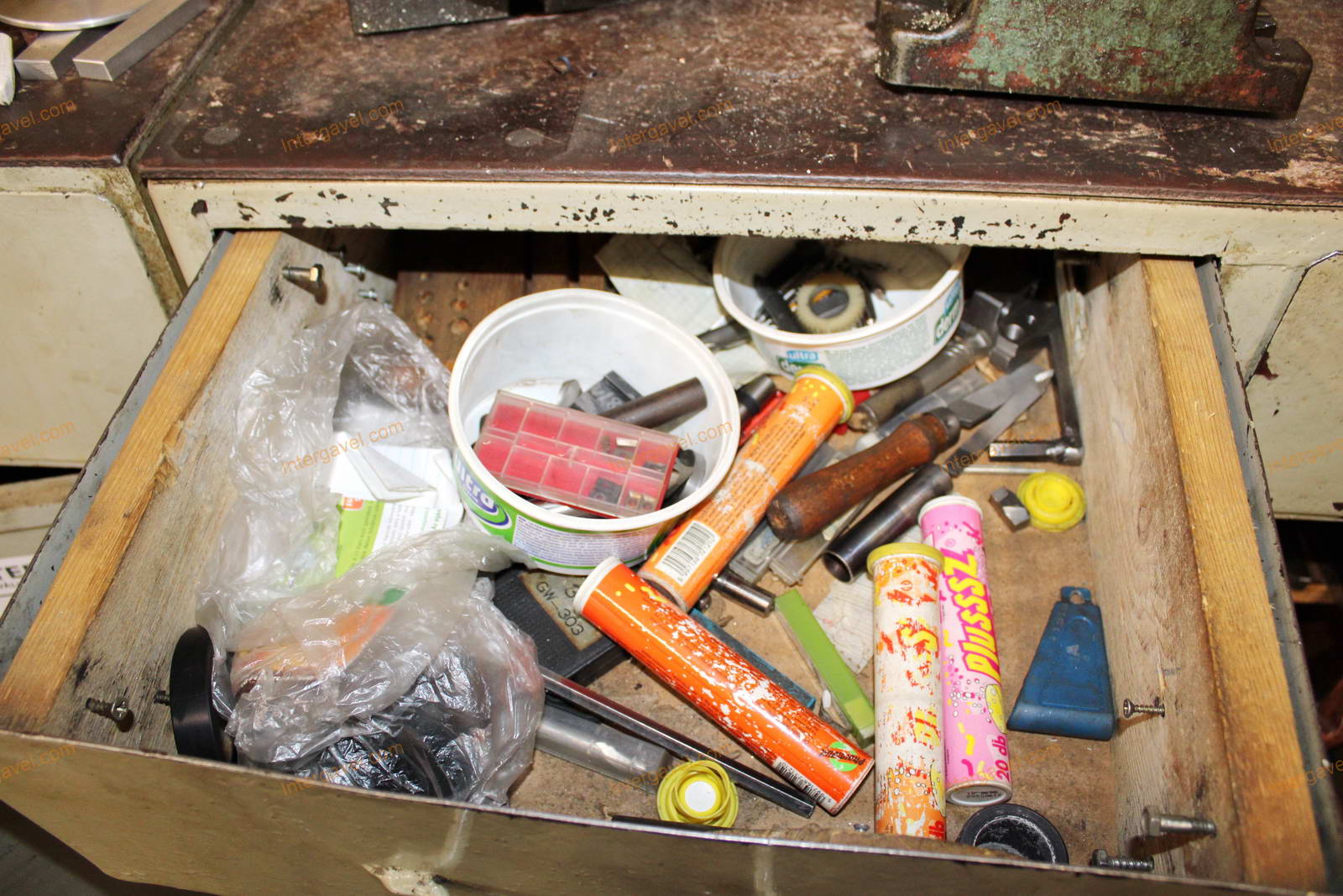 Vegyes szerszámok és szerszámos szekrények 17