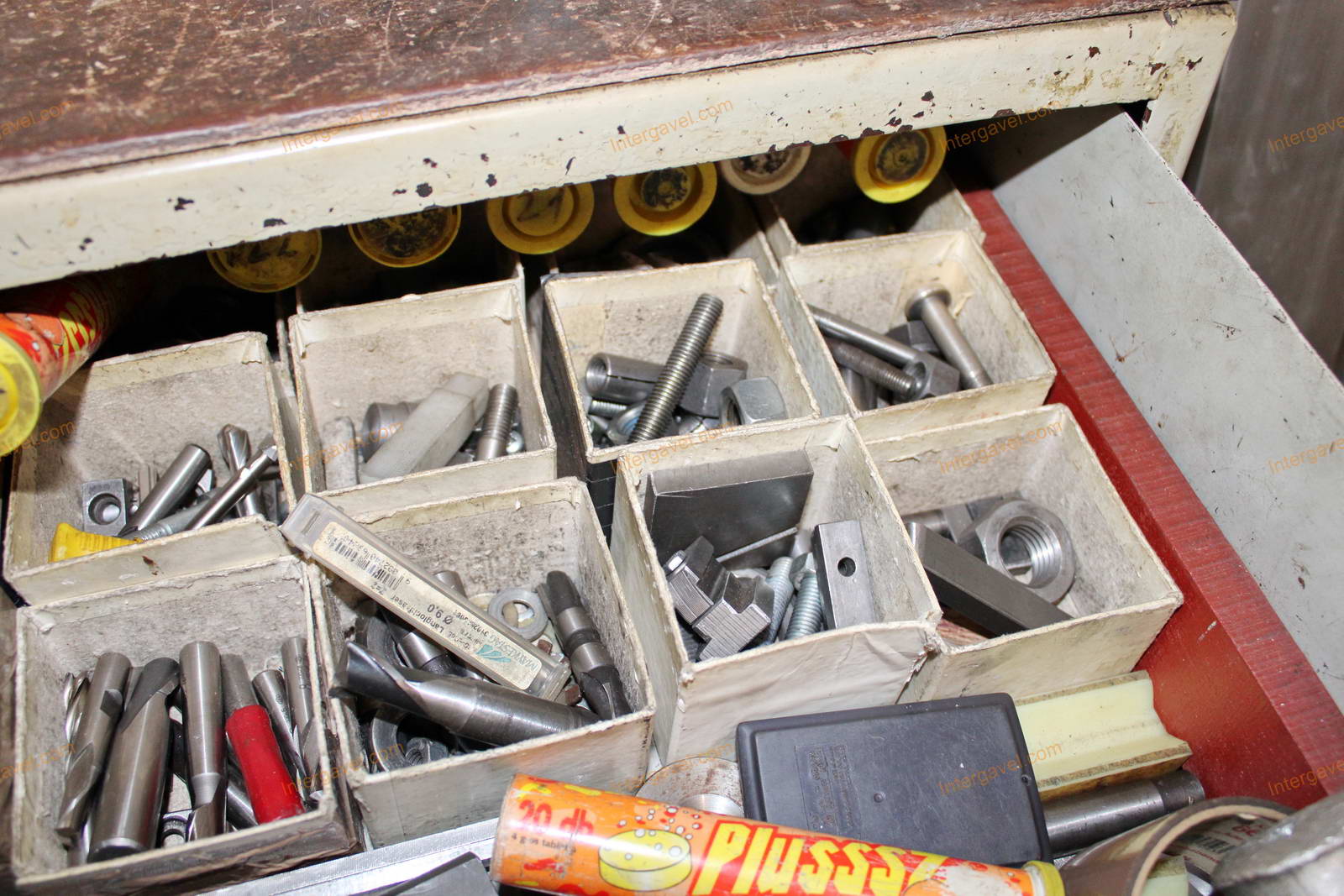 Vegyes szerszámok és szerszámos szekrények 20