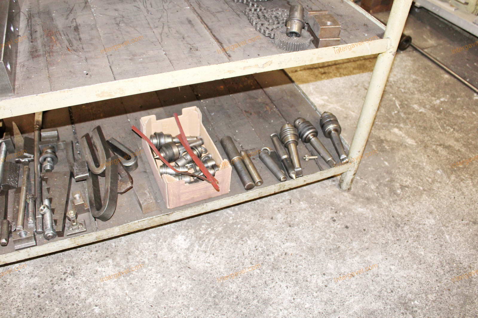 Vegyes szerszámok és szerszámos szekrények 23