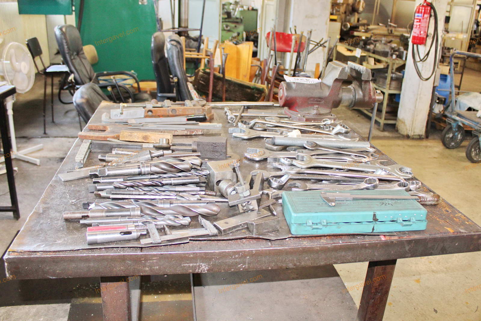 Szerelő asztal, satu és vegyes szerszámok 2