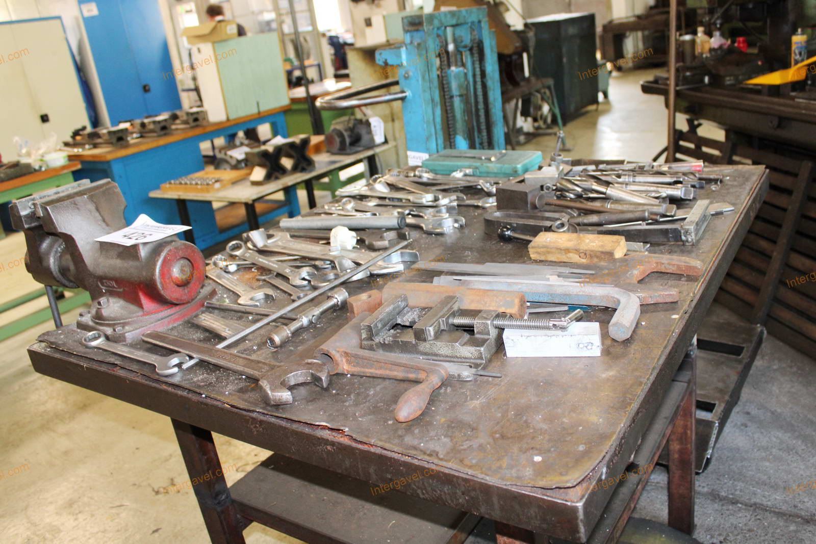 Szerelő asztal, satu és vegyes szerszámok 4