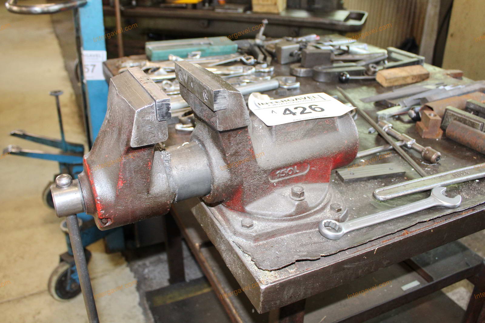 Szerelő asztal, satu és vegyes szerszámok 6