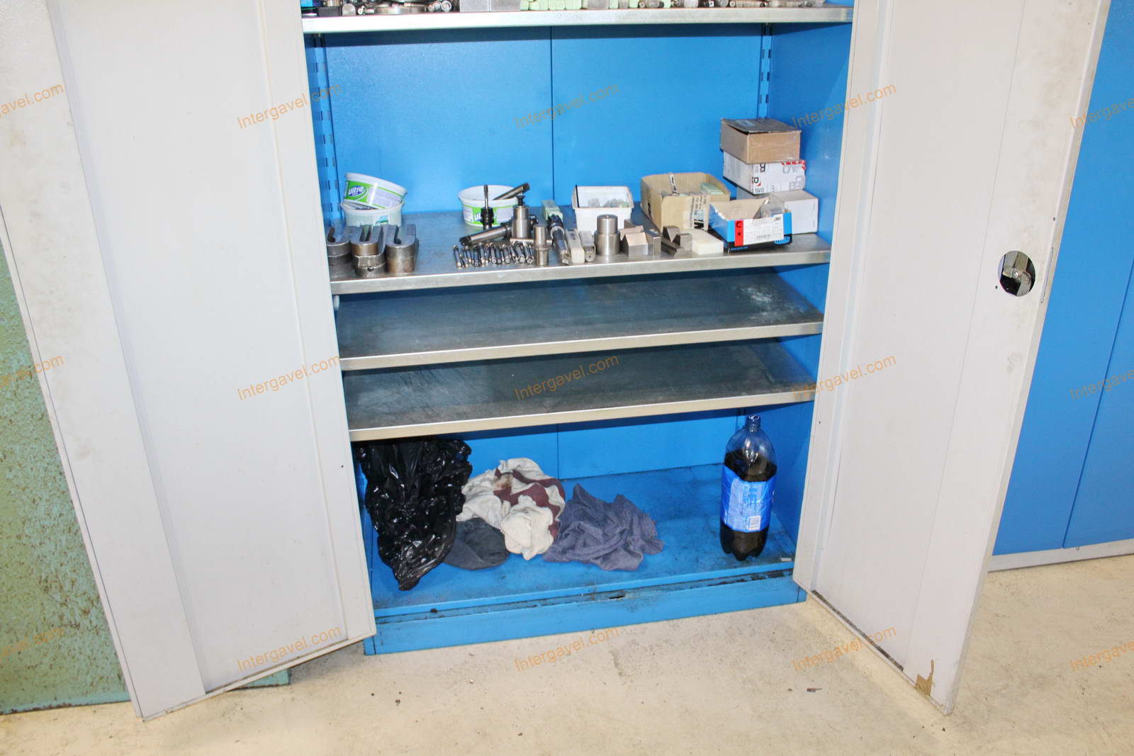 Szerszámos szekrény és szerszámok 3