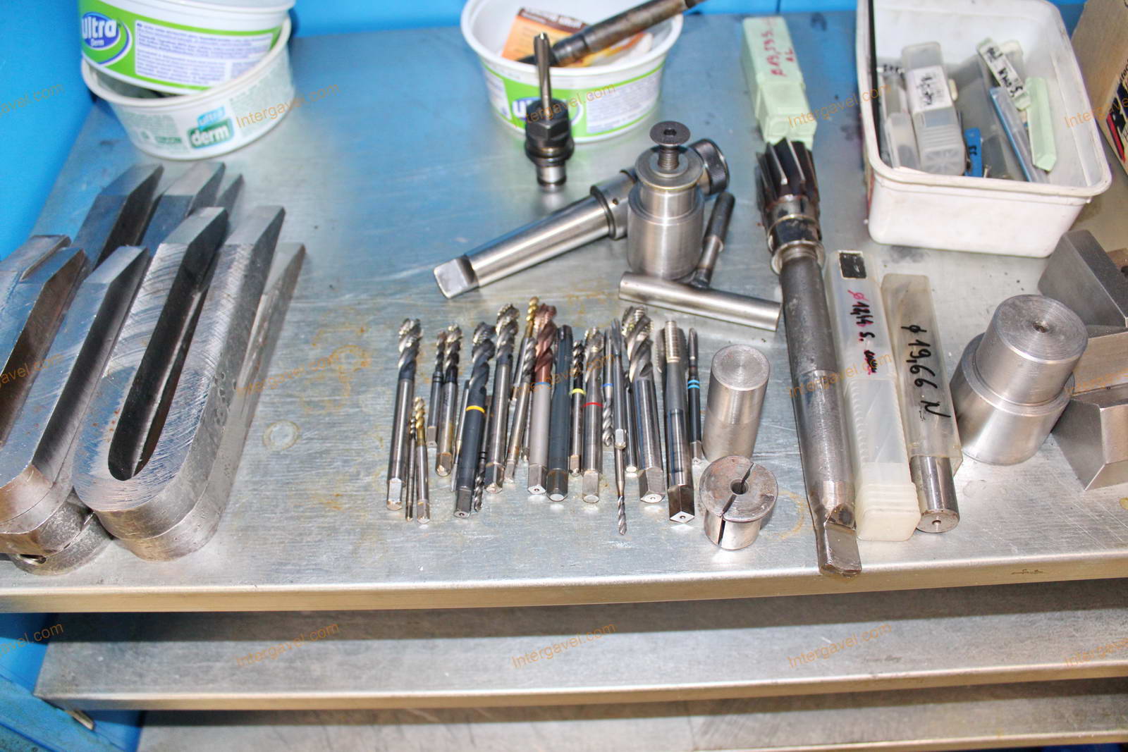 Szerszámos szekrény és szerszámok 6