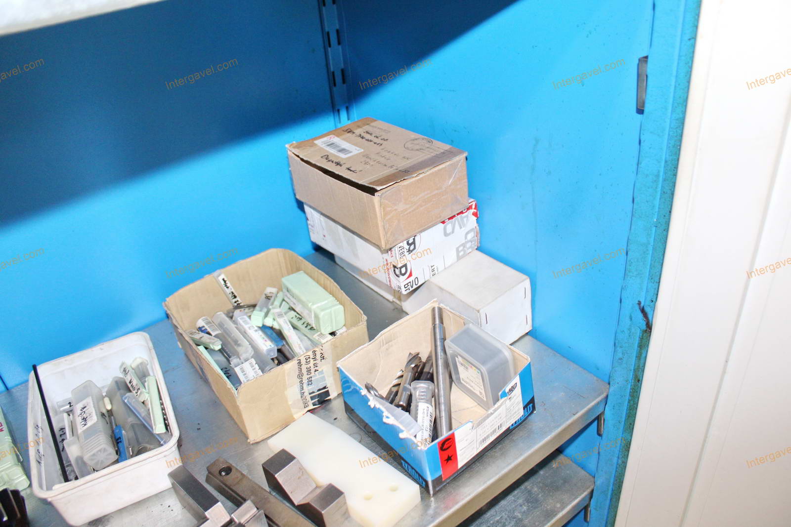 Szerszámos szekrény és szerszámok 10