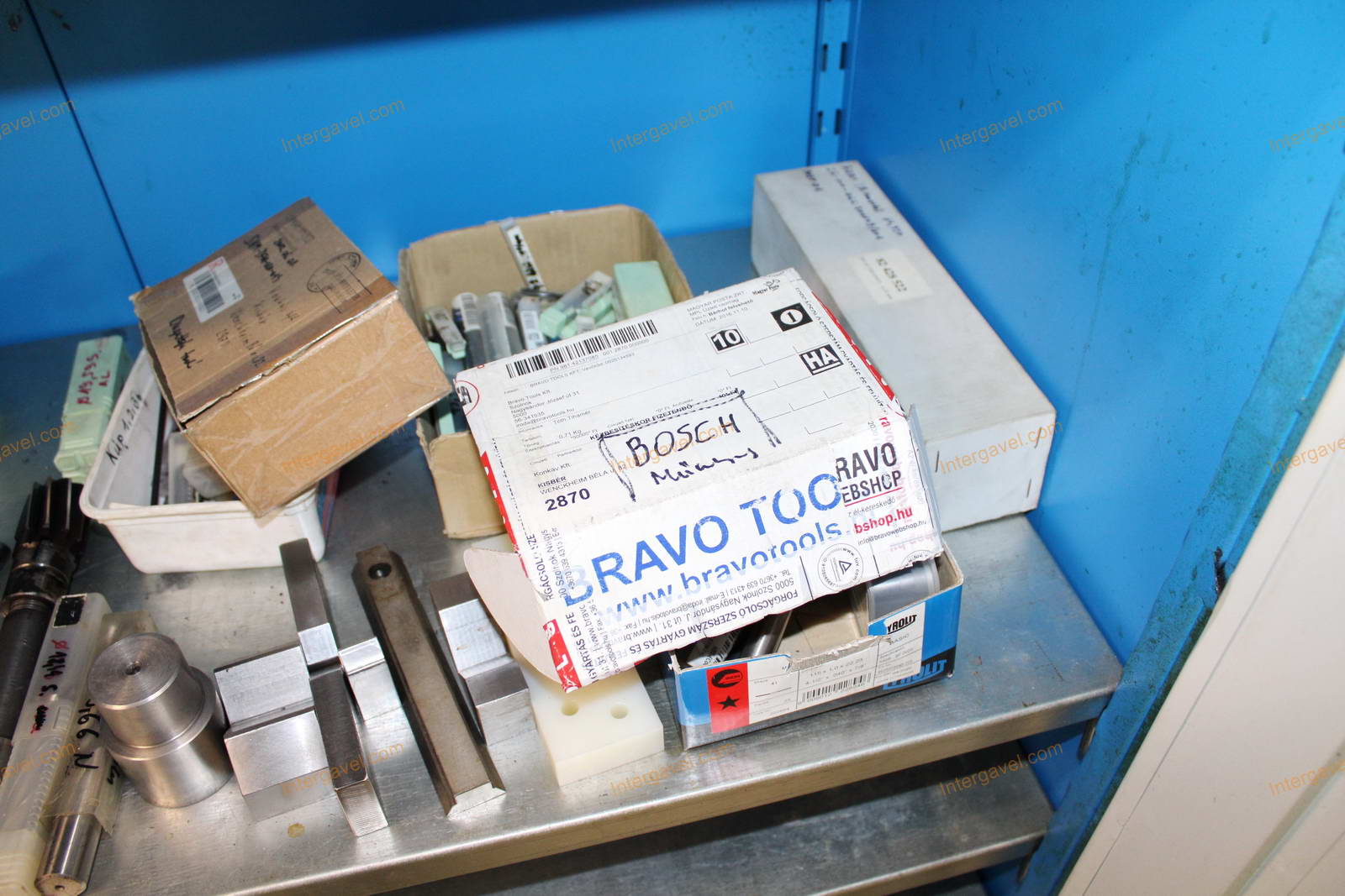 Szerszámos szekrény és szerszámok 11