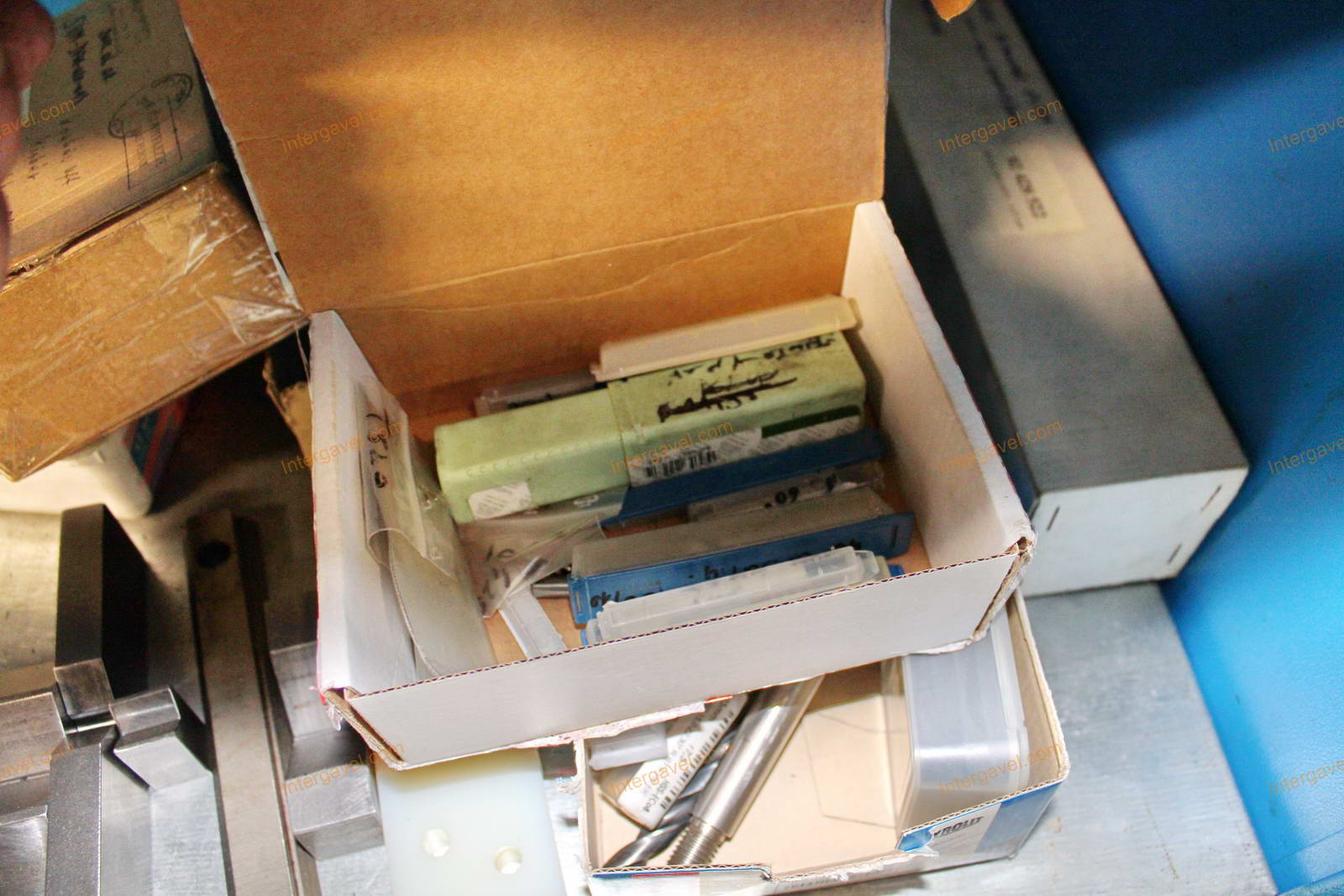 Szerszámos szekrény és szerszámok 12