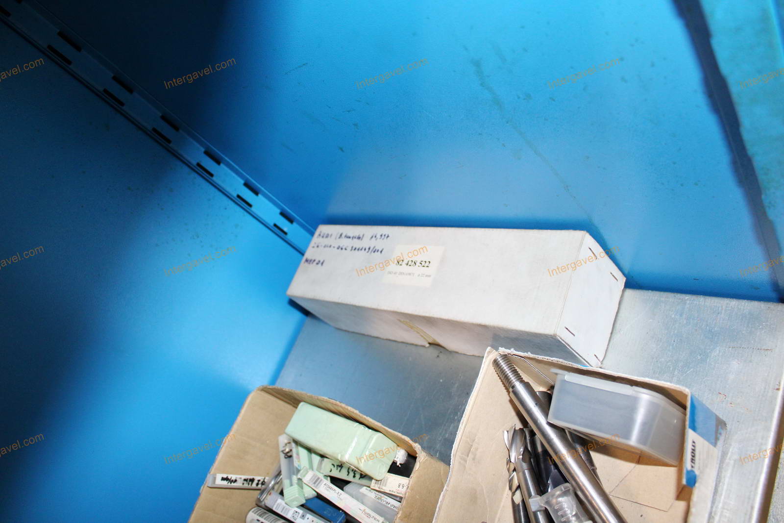 Szerszámos szekrény és szerszámok 13