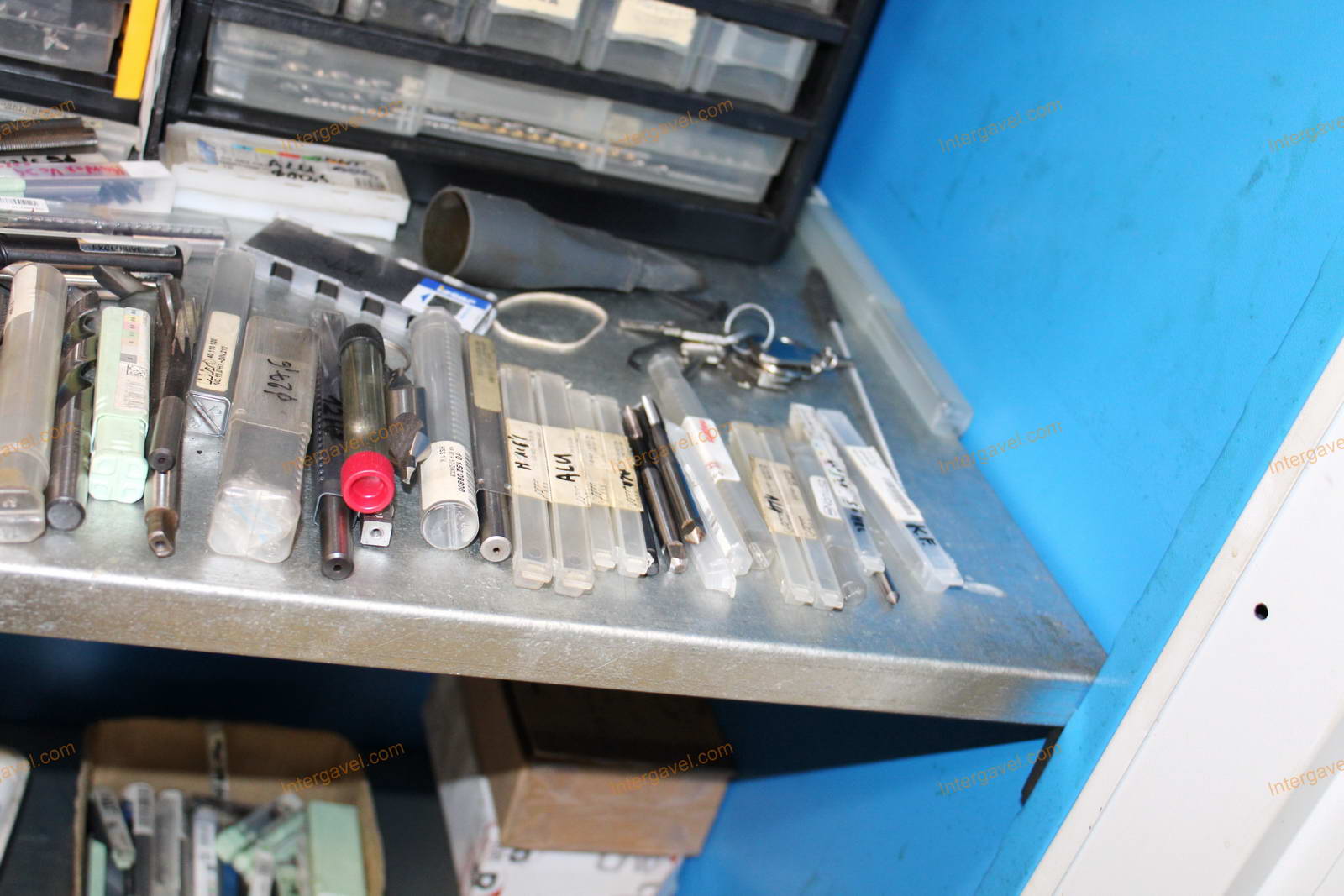 Szerszámos szekrény és szerszámok 19