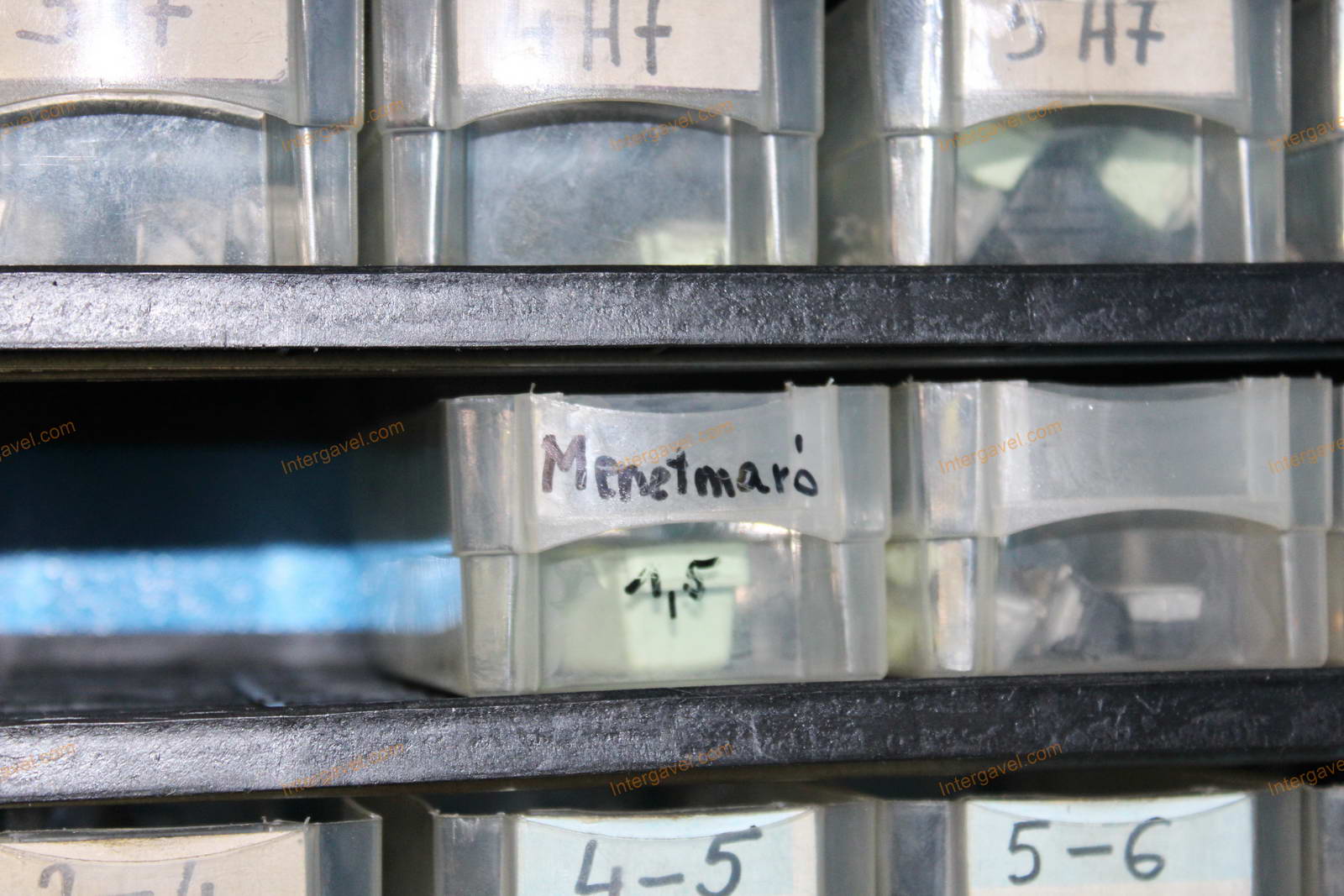 Szerszámos szekrény és szerszámok 23