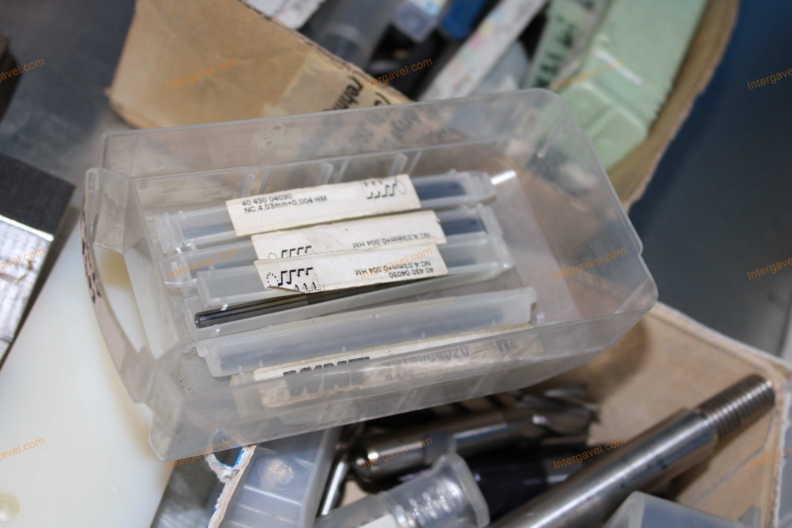 Szerszámos szekrény és szerszámok 30