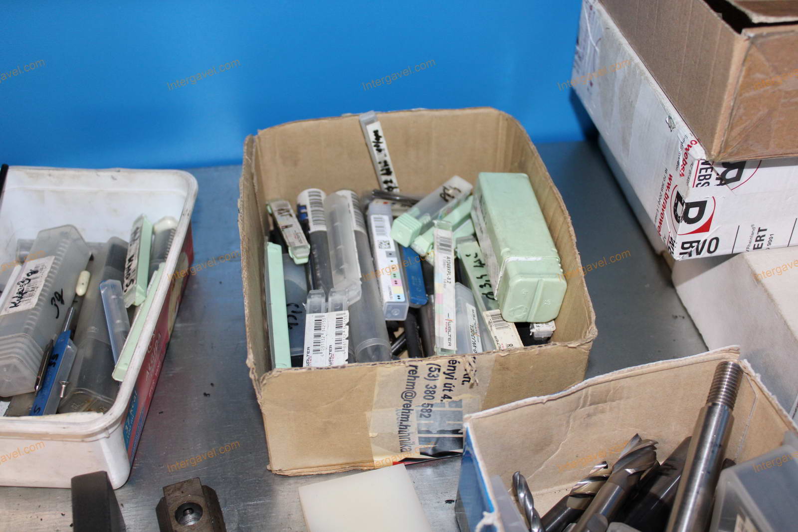 Szerszámos szekrény és szerszámok 42