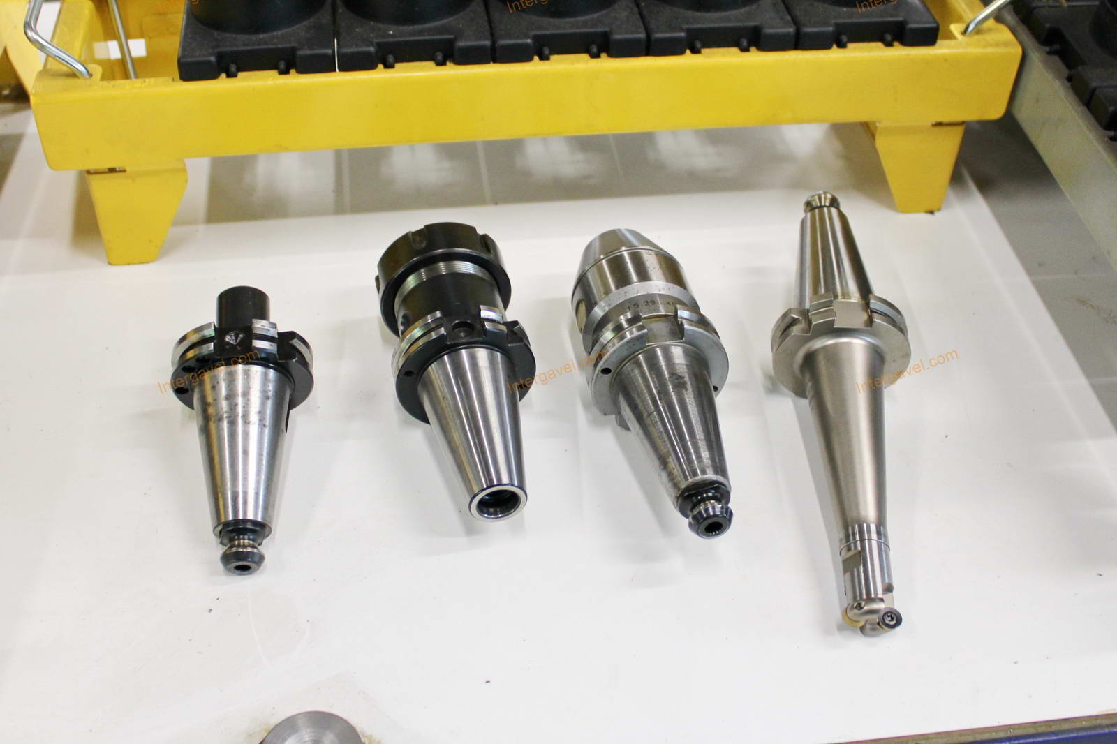 Szerszámtartók és szerszámok 25