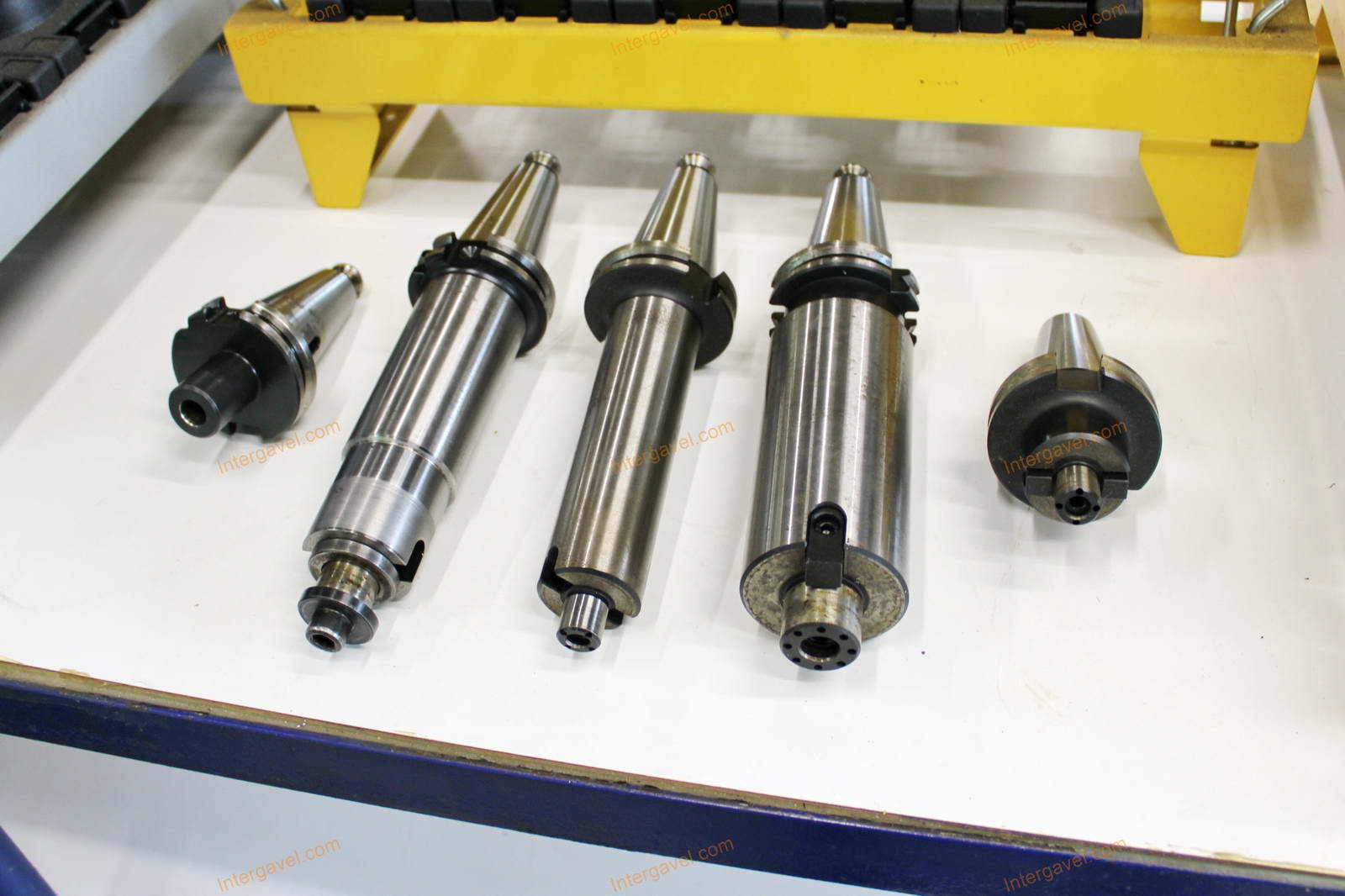 Szerszámtartók és szerszámok 42