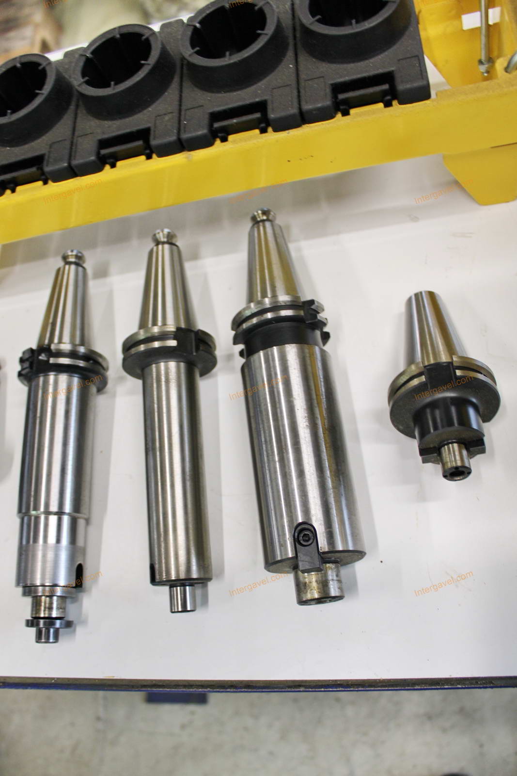 Szerszámtartók és szerszámok 44