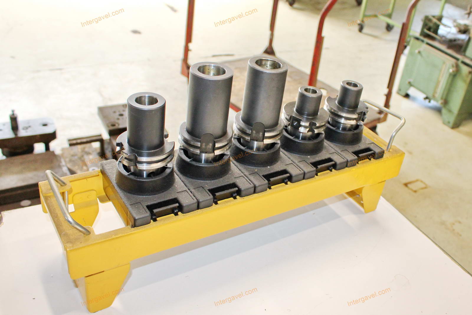 Szerszámtartók és szerszámok 48