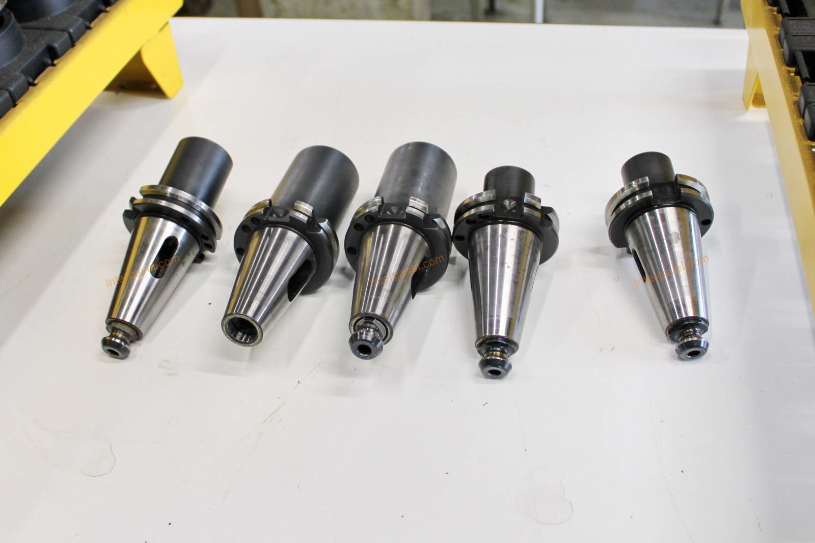 Szerszámtartók és szerszámok 49