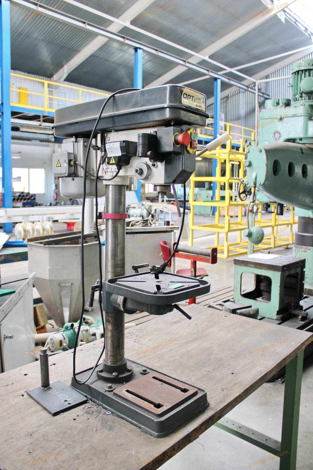 Asztali fúrógép és asztal 3