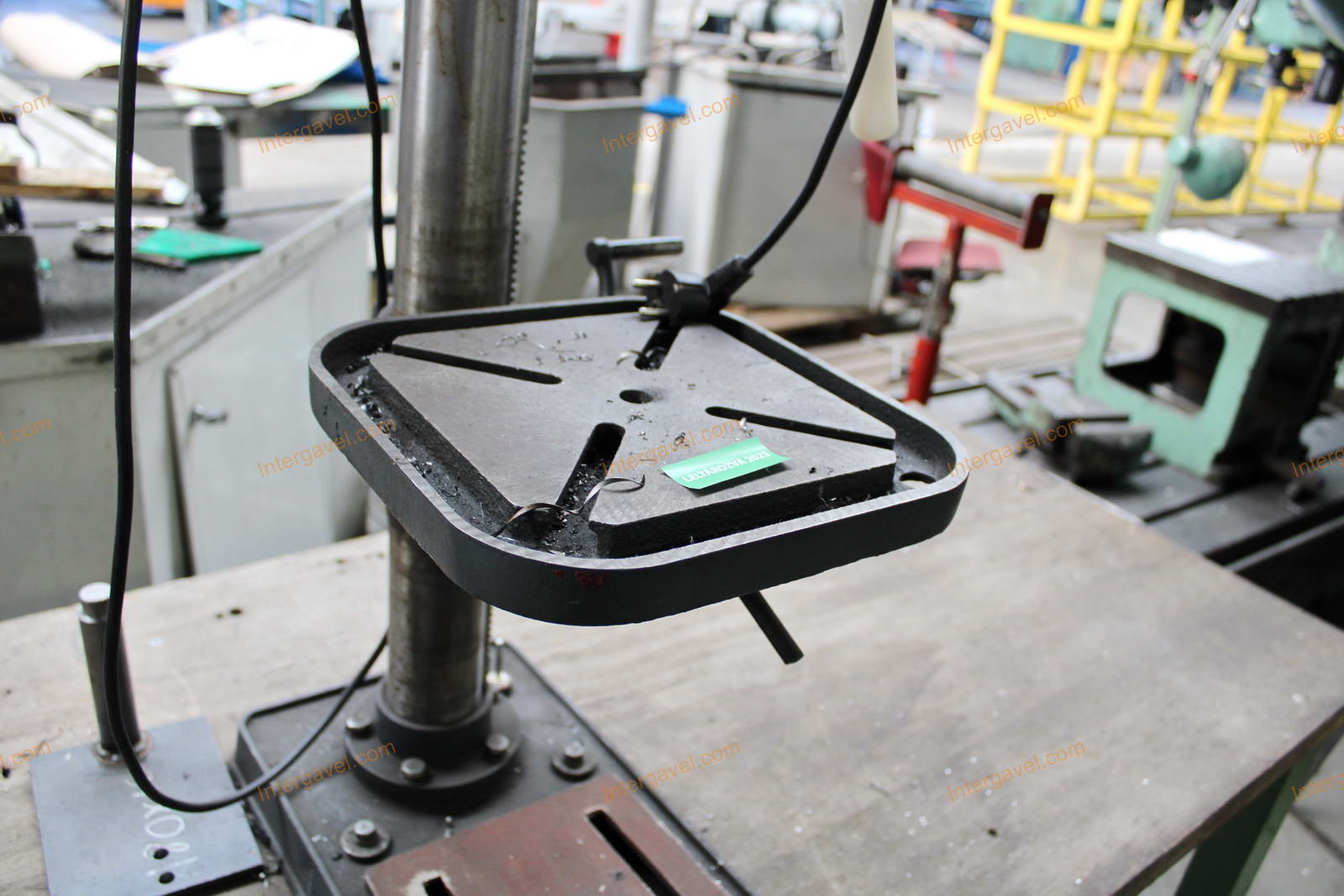 Asztali fúrógép és asztal 6